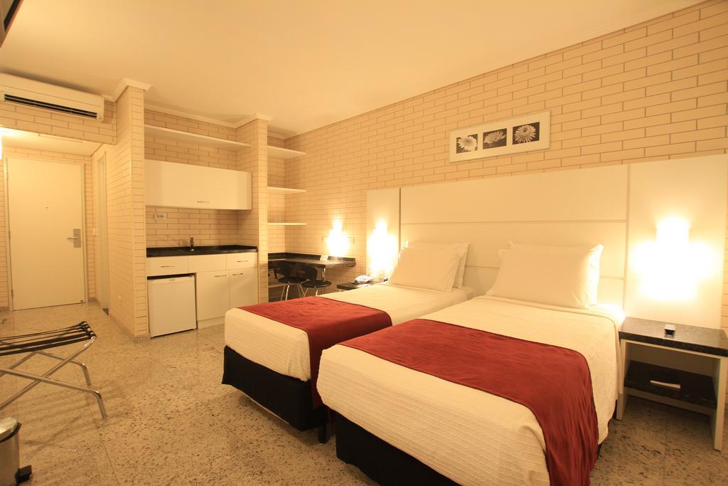 Hotel Confiance Prime Batel Curitiba Zimmer foto